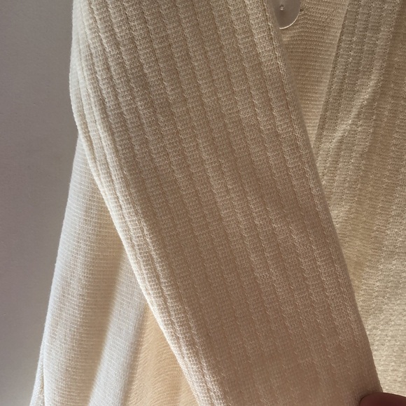 Cream merino wool jacket/cardigan.Ribbed back and sleeves contrast with the knit - Picture 6 of 10